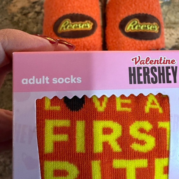 Reese's Orange Cozy Slippers Youth sz M 2/3 Socks and Notebook Set Fun Bag NEW - Picture 9 of 16